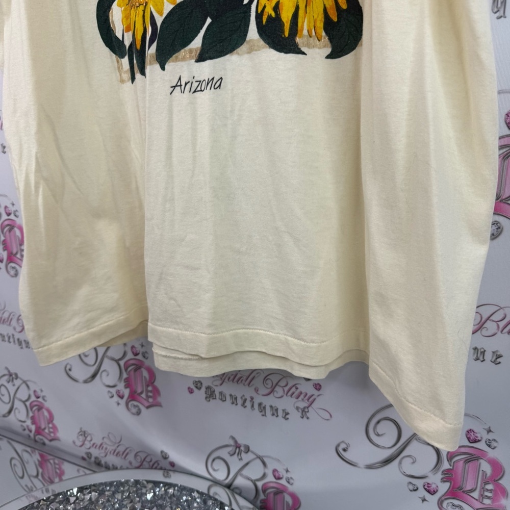 Hanes t-shirt, Arizona, sunflower, floral, vintage souvenir Cream Graphic Tee - Picture 4 of 11